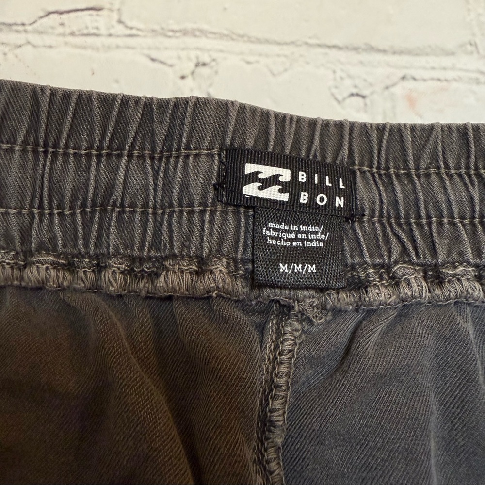 Billabong Shorts - Picture 2 of 4